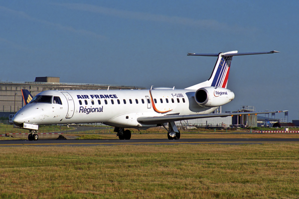 AIR FRANCE REGIONAL EMBRAER 145 CDG RF 1850 33.jpg