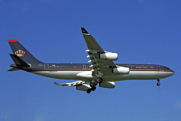 ROYAL JORDANIAN AIRBUS A340 JFK RF 1631 8.jpg