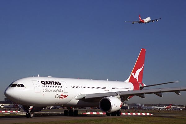 QANTAS AIRCRAFT SYD RF 1758 4.jpg