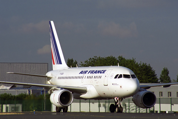 AIR FRANCE AIRBUS A319 CDG RF 1862 1.jpg