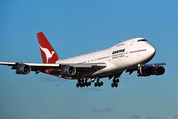 QANTAS BOEING 747 200 SYD RF 404 26.jpg