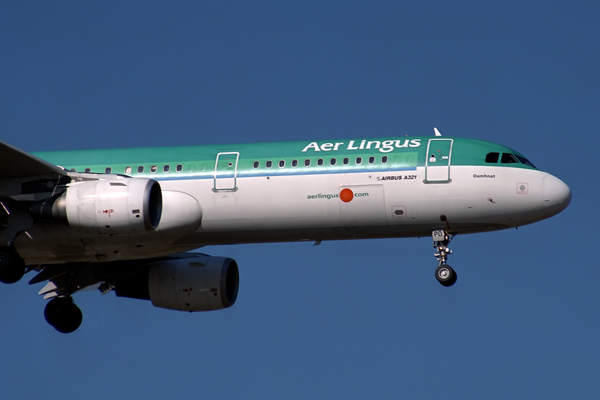 AER LINGUS AIRBUS A321 LHR RF 1780 2.jpg