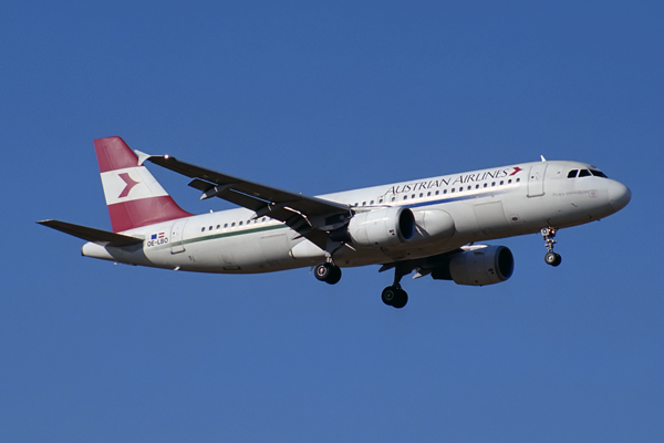 AUSTRIAN AIRBUS A320 LHR RF 1780 24.jpg