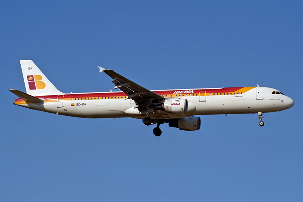 IBERIA AIRBUS A321 LHR RF 1780 20.jpg