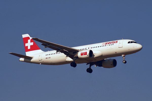 SWISS AIRBUS A320 RF 1782 6.jpg