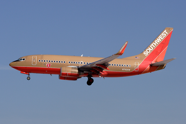 SOUTHWEST BOEING 737 700 LAS RF IMG_8899.jpg