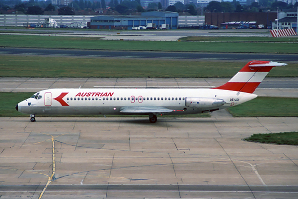 AUSTRIAN DC9 30 LHR RF 105 27.jpg