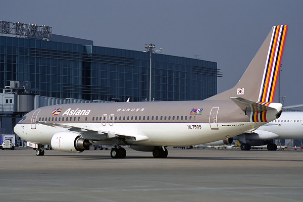 ASIANA BOEING 737 400 MFM RF 1091 33.jpg