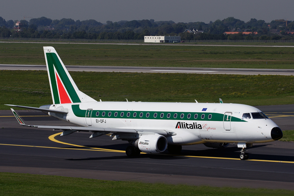 ALITALIA EMBRAER ERJ 170 DUS RF IMG_2253.jpg