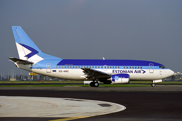 ESTONIAN AIR BOEING 737 500 AMS RF 1069 20.jpg