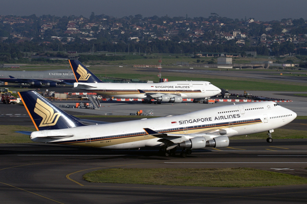 SINGAPORE AIRLINES BOEING 747 400 SYD RF IMG_9654.jpg