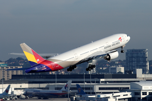 ASIANA BOEING 777 200 SYD RF IMG_9721.jpg