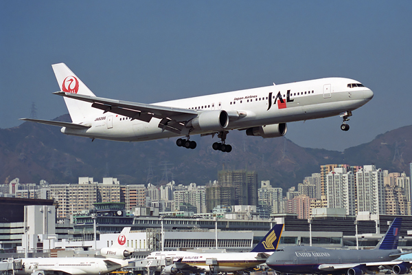 JAL BOEING 767 300 HKG RF 1096 25.jpg