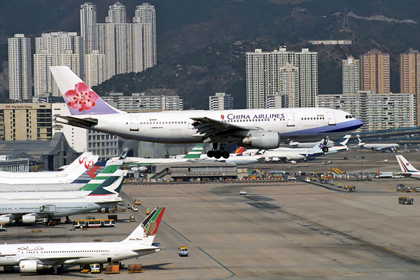 CHINA AIRLINES AIRBUS A300 HKG RF 1111 6.jpg