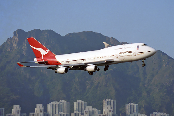 QANTAS BOEING 747 400 HKG RF 960 5.jpg