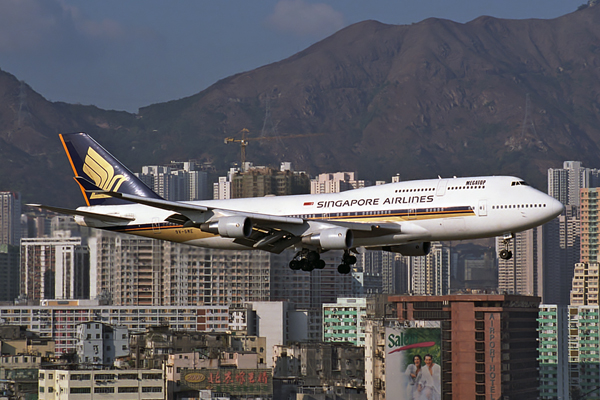 SINGAPORE AIRLINES BOEING 747 400 HKG RF 1112 27.jpg