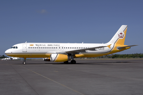 ROYAL BRUNEI AIRBUS A320 DPS RF IMG_1769.jpg