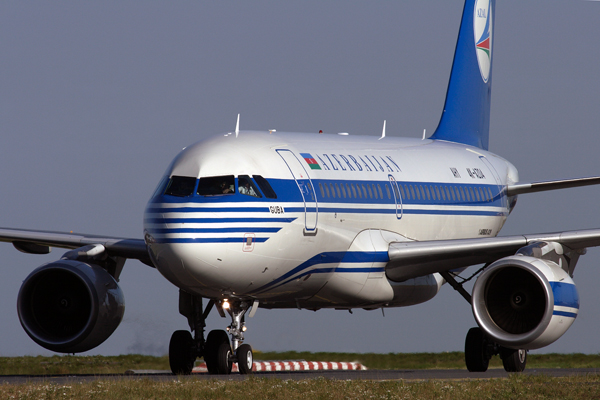 AZERBAIJAN AIRBUS A319 CDG RF IMG_2810.jpg