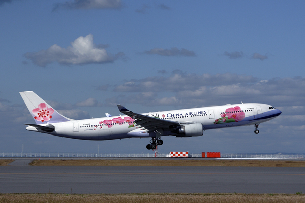 CHINA AIRLINES AIRBUS A330 300 KIX RF IMG_4725.jpg