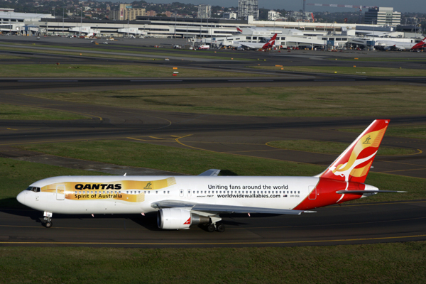 QANTAS BOEING 767 300 SYD RF IMG_4573.jpg