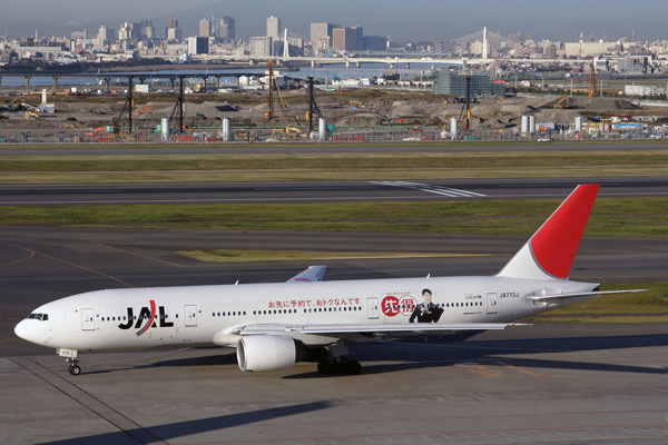 JAL BOEING 777 300 HND RF IMG_5010.jpg