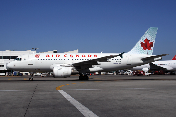 AIR CANADA AIRBUS A319 LAX RF. jpg