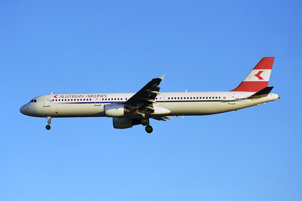 AUSTRIAN AIRBUS A321 LHR RF 1072 31.jpg