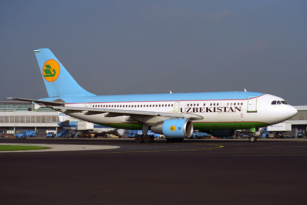 UZBEKISTAN AIRBUS A310 300 AMS RF 1070 28.jpg