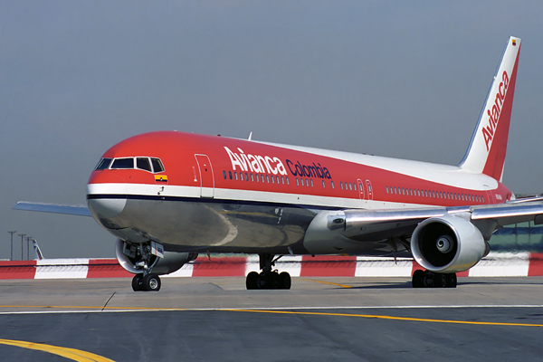 AVIANCA COLOMBIA BOEING 767 300 JFK RF 918 33.jpg