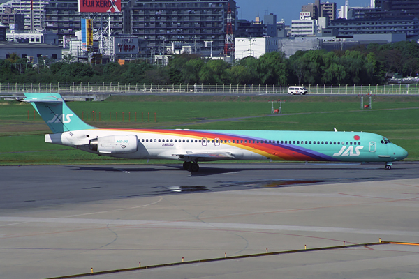 JAPAN AIR SYSTEM MD90 FUK RF 1484 4.jpg