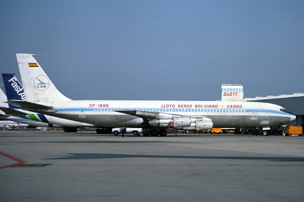 LLOYD AEREO BOLIVIANO CARGO BOEING 707F MIA RF 532 2.jpg