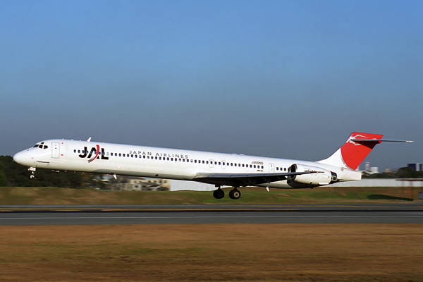 JAL MD90 ITM RF 1915 28.jpg