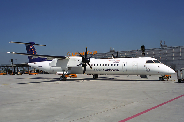 TEAM LUFTHANSA DASH 8 400 MUC RF 1552 31.jpg