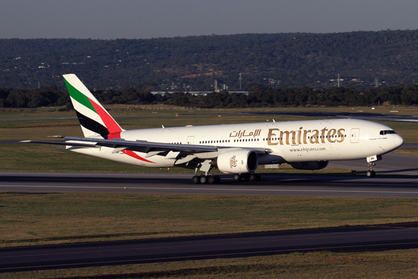 EMIRATES BOEING 777 200 PER RF IMG_6002.jpg