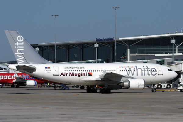 WHITE AIR NIUGINI AIRBUS A310 300 BNE RF IMG_6470.jpg
