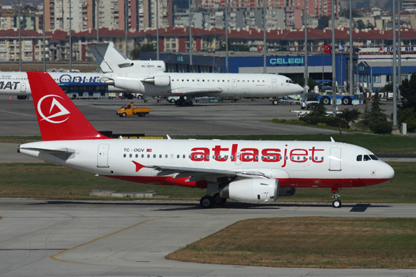 ATLAS JET AIRBUS A319 IST RF IMG_5027.jpg
