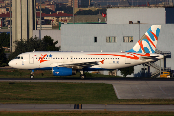 IZAIR AIRBUS A319 IST RF IMG_5141.jpg