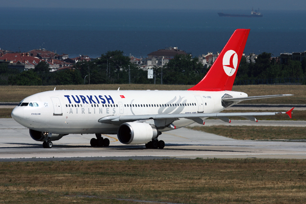 TURKISH AIRLINES A310 300 IST RF IMG_4977.jpg