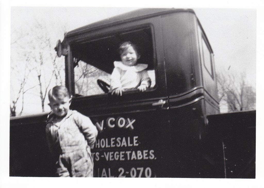 Jimmie&Geraldc1935grocHudson&S6th.jpg