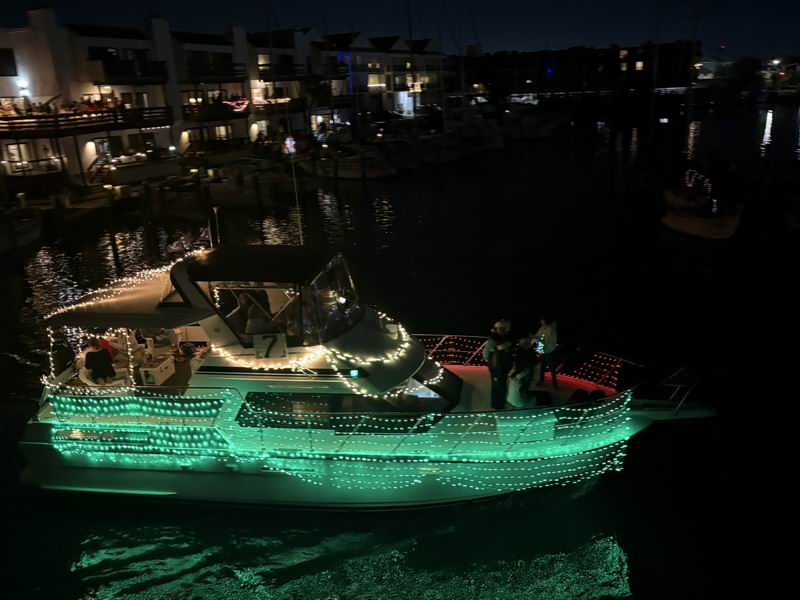 2025 12 13 Lights on the Lake (1011).JPEG