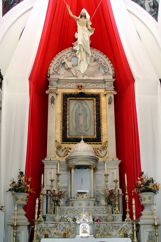 DSC01690 - Close-up of the alter area