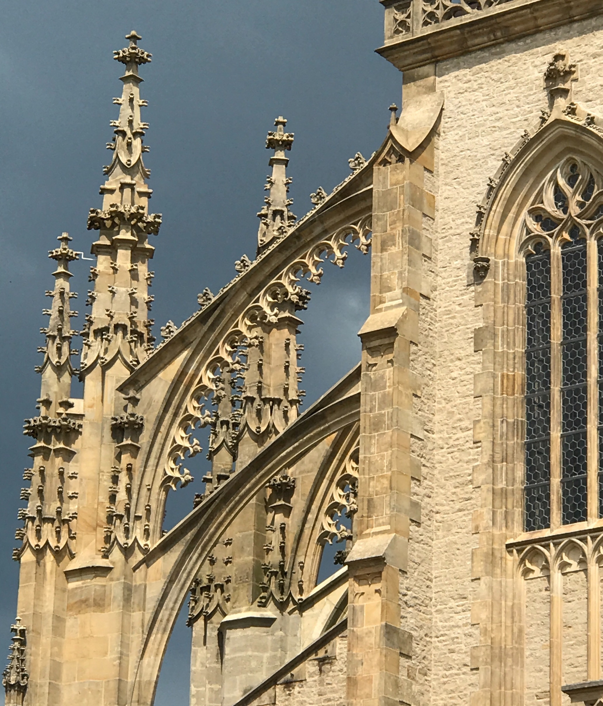 Flying buttresses