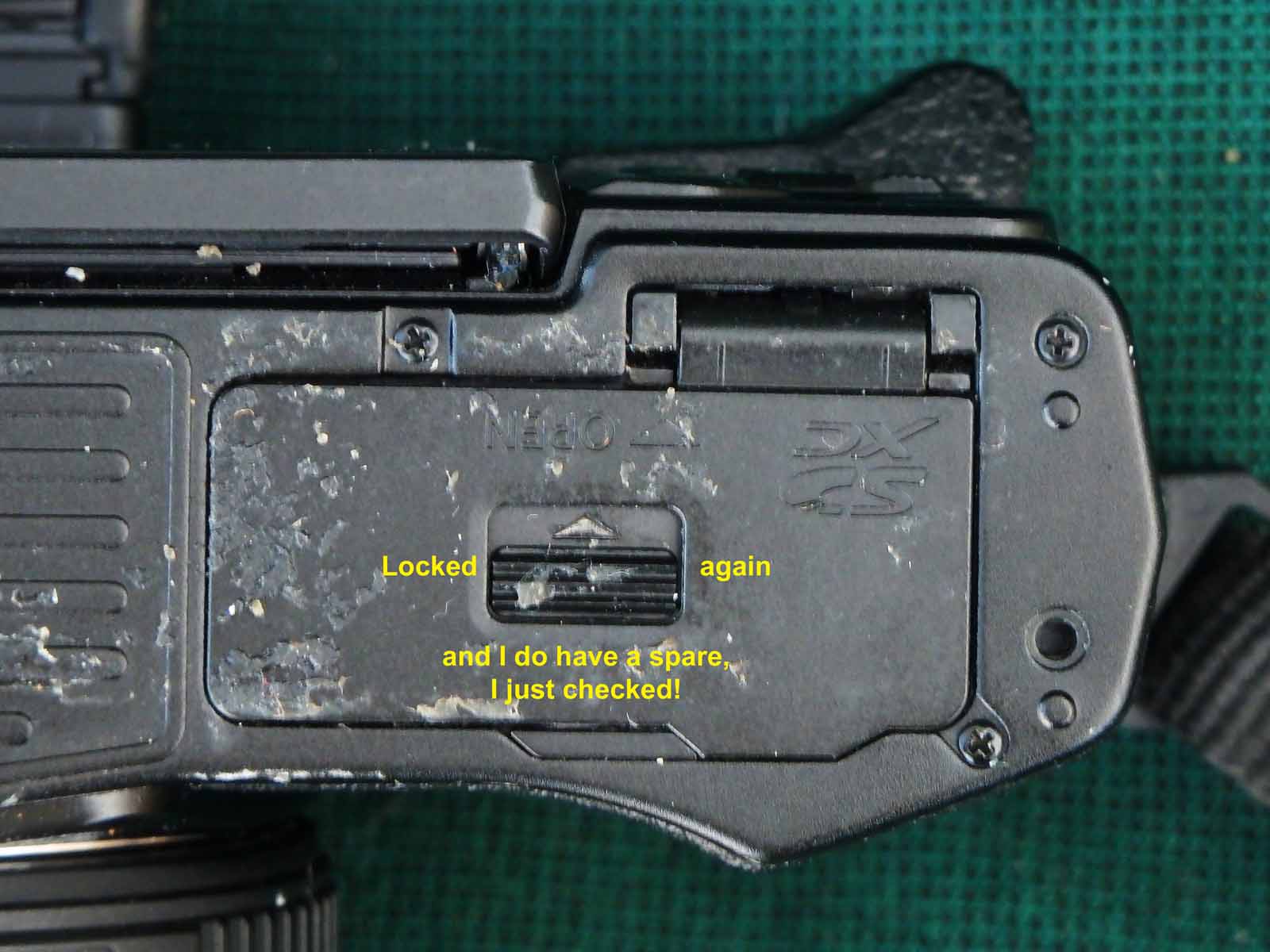 Olympus E-M10 II Battery Cover 2