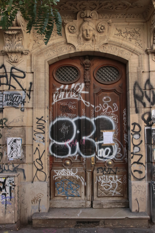 A doorway in Marseille 