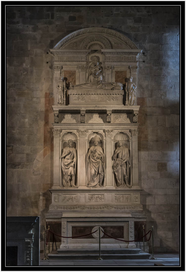 21 Altar of Saint Regulus 15c D7501561.jpg