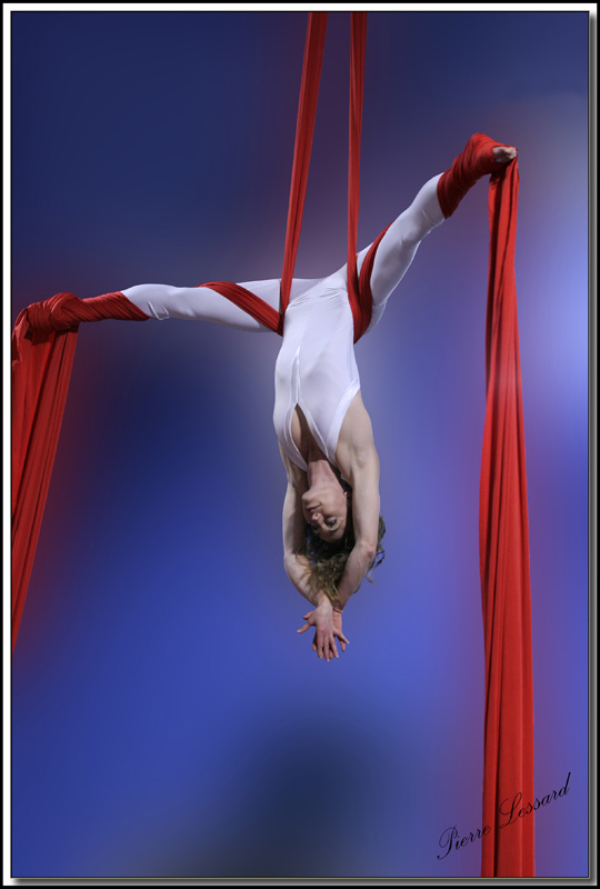 JULIE LAVERGNE  -  TISSUS ARIEN /  AERIAL SILK     Julie_006