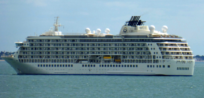 THE WORLD (2002) @ Southampton - leaving passing Ryde