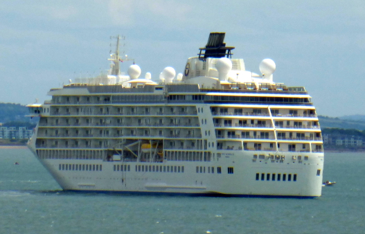 THE WORLD (52002 @ Southampton - leaving passing Ryde