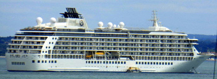 THE WORLD (2002) @ Southampton - leaving passing Ryde