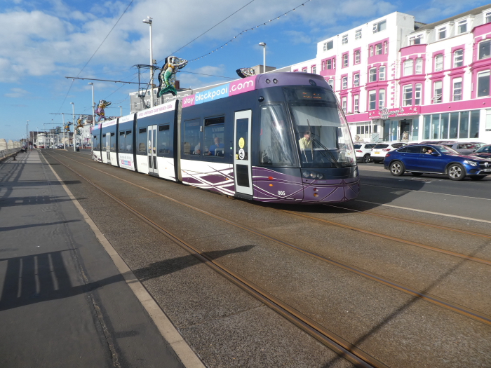 Bombardier Flexity2 005 @ North Shore Heading to Star Gate